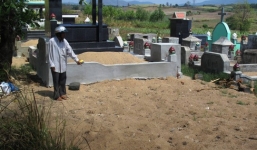 Tự ý chôn xác nạn nhân: Pháp luật không quy định chôn sớm, muộn?